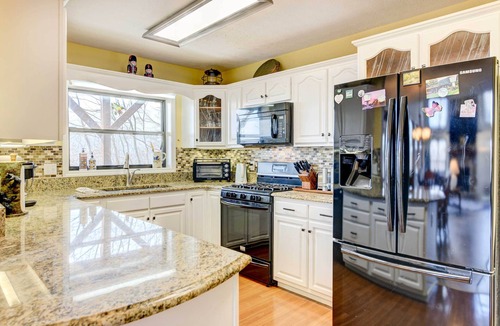 Maggie Valley House | Hot Tub, Decks & More! Serene Maggie Valley Home