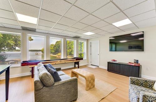 Bowling Green House | Hot Tub, Dock, Game Room! Stunning Lake Wylie Home