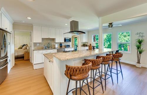 Bowling Green House | Hot Tub, Dock, Game Room! Stunning Lake Wylie Home