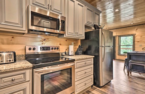 Chalet Village North Cabin | Hot Tub, Game Room, Decks: Cabin in Gatlinburg