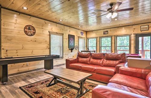 Chalet Village North House | Hot Tub, Game Room, Decks: Cabin in Gatlinburg