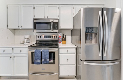 Conway House | Hot Tub + Gazebo: Group Getaway Near Dtwn Conway!