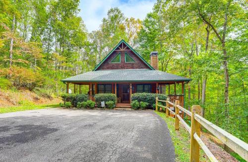 Dahlonega House | Hot Tub & Hikes: Dahlonega Cabin - 4 Mi to Town!