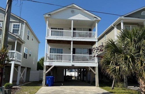 Surfside Beach House | House ∙ 4 bedrooms ∙ 14 guests