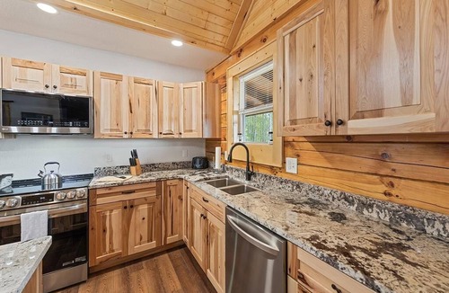 Waynesville Cabin | Huge Arcade! Family/Pet friendly log cabin with Hot Tub, Fire Pit, and VIEWS!