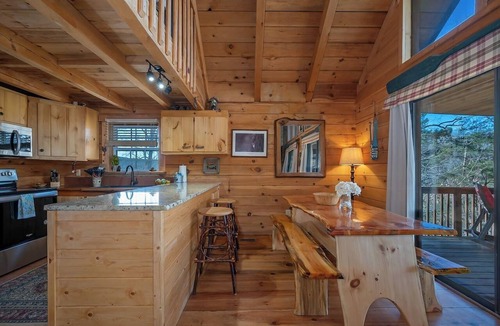 Lake Lure Cabin | Huge lake/mountain/Beach views/HotTub/pets/Canoe