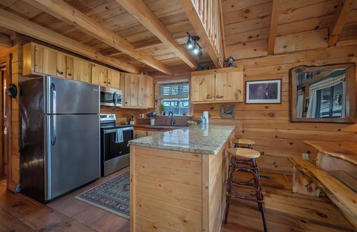 Lake Lure Cabin | Huge lake/mountain/Beach views/HotTub/pets/Canoe