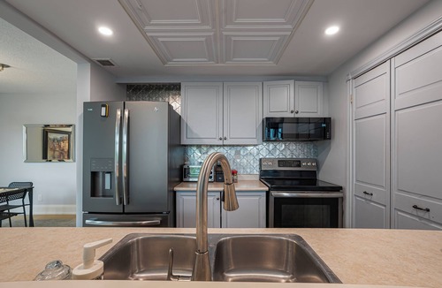 Huntsville Condo | Huntsville Lakeview Retreat | Jacuzzi & Games