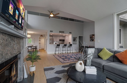 Huntsville Condo | Huntsville Lakeview Retreat | Jacuzzi & Games
