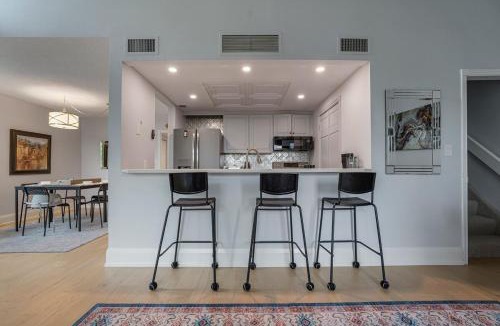 Huntsville Apartment | Huntsville Lakeview Retreat with Jacuzzi & Games