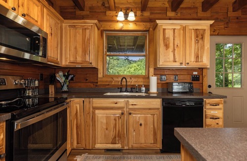 Deep Gap Cabin | Hurricane Hideaway*Hot Tub*Game Rm*Views*PetsOK