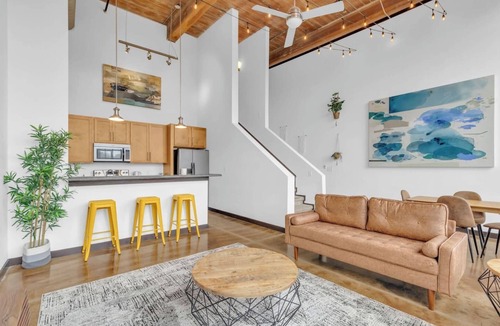 Arcadia Apartment | Ideal for long stays w/2 king beds, gym & pool