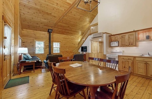 Northport Cabin | Idyllic three-bedroom dog-friendly cabin w/full kitchen, fireplace & hiking