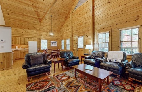 Northport Cabin | Idyllic three-bedroom dog-friendly cabin w/full kitchen, fireplace & hiking