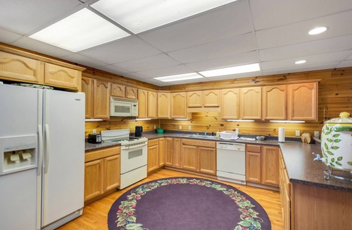 Newland House | Indoor Sauna, Hot Tub & Golf