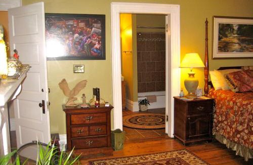 Chester Bed & Breakfast | Inn Upon Moon River Plantation
