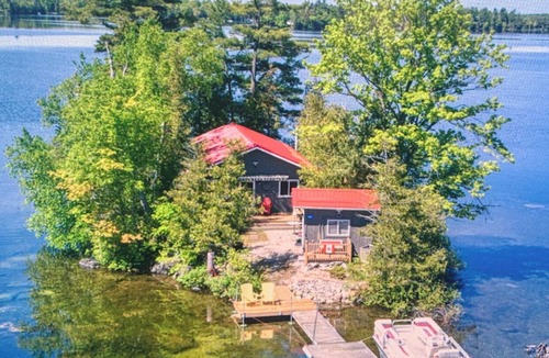 Sharbot Lake Cottage | ISLAND COTTAGE ON SHARBOT LAKE