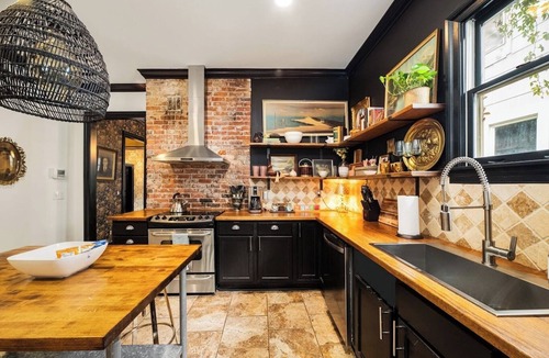 Eastwood House | Jacuzzi-Great Reviews-Mins 2 Dwnt Town-Art Vibe!