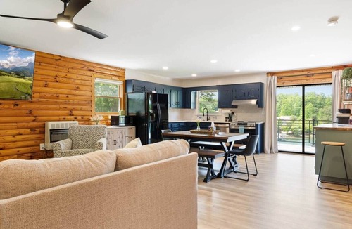 Seneca House | Johnsons Cove - Lakefront Retreat With EV Charger