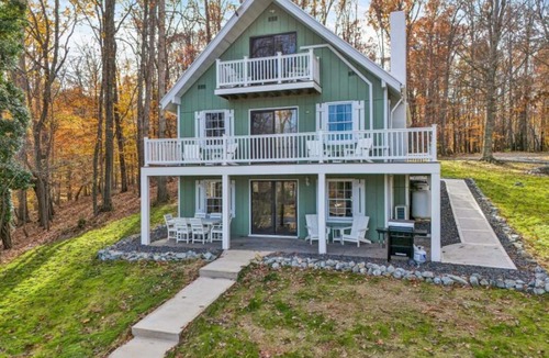 North Shore House | “Junie’s Place” Waterfront Cottage
