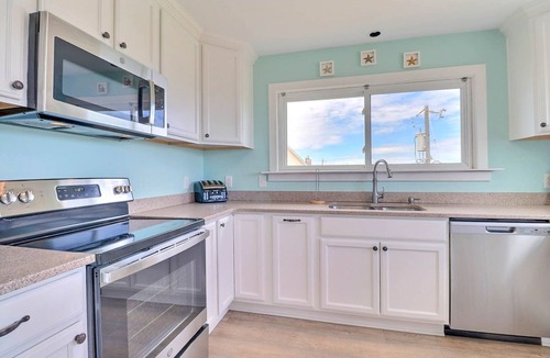South Nags Head House | Just Beachy – Steps from Ocean, Hot Tub
