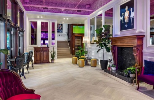 Beaconsfield Village House | Just What You Were Looking For! On-Site Restaurant, Minutes to Ontario Place
