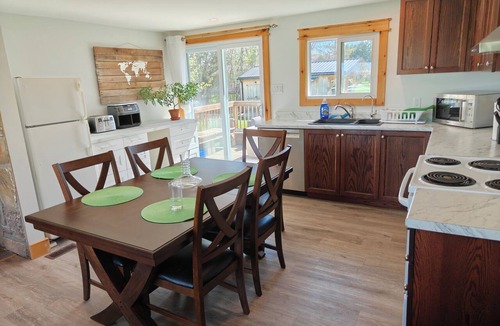 Kirkfield House | Kawartha Cottage | Canal Lake | Fire Pit + A/C