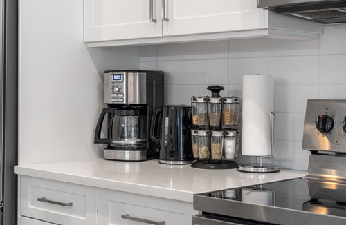 Hillhurst House | Kensington Calgary House, 3BR, 20 Min to Downtown