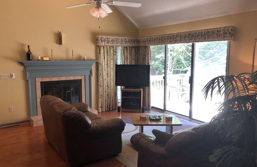 Salem House | Keowee Key Townhome #1 With a View on the Golf Course