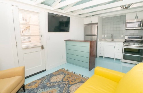 Northeast Virginia Beach Cottage | KEY WEST INSPIRED STUDIO W/VAULTED CIELINGS. SHORT WALK TO THE BEACH!
