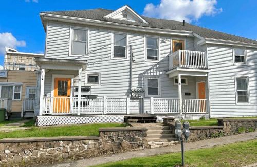 Bridgewater Apartment | King Bed 2BR near the LaHave River and Trails