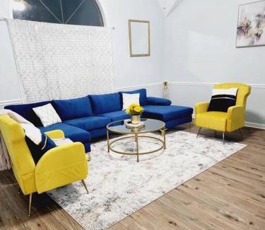 Berclair House | King Bed Cozy Urban Retreat-Central Memphis