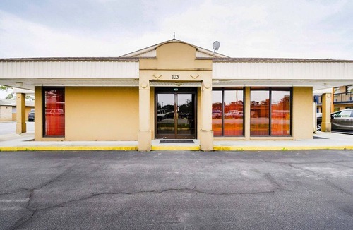 Williamston Apartment | King Bed Non Smoking