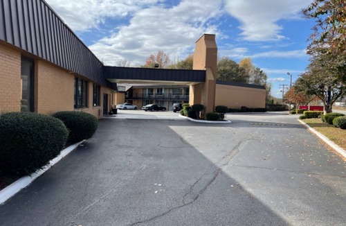 Gantt Apartment | King Bed Smoking|Budget Inn Greenville