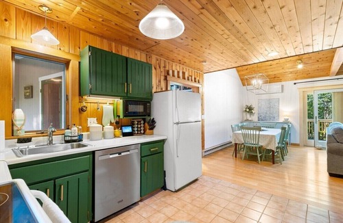 Jefferson House | Kinney Cabin: 5-Bedroom Lakefront Home