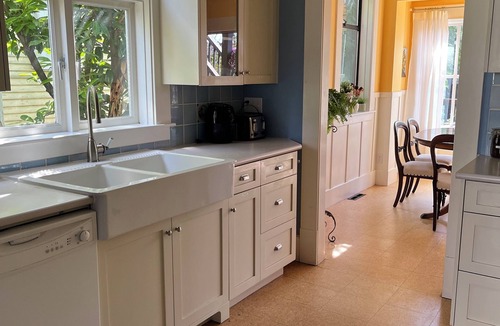 Kitsilano House | Kitsilano character house in quiet neighbourhood, 5 minute walk to the beach!