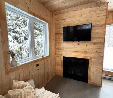 St-Augustin-de-Woburn Ski Chalet | KØZY mini-chalets - Léonides