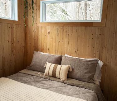 St-Augustin-de-Woburn Ski Chalet | KØZY mini-chalets - Orion