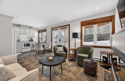 Mont-Tremblant Apartment | La Bête Tremblant: Bright & Modern 4Bed Townhome