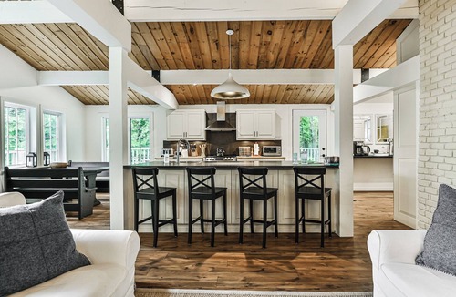 Mont-Tremblant House | La Maison Blanche | Hot Tub & Sauna | Pool Table, Fire Pit & Close to Resort