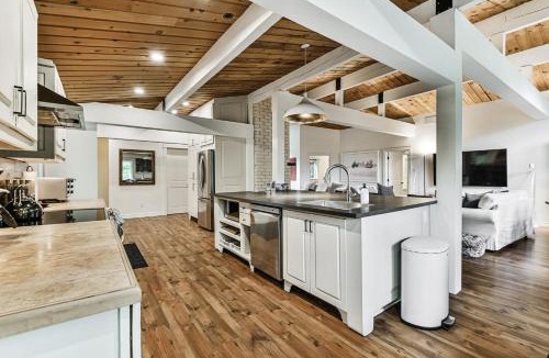 Mont-Tremblant House | La Maison Blanche Hot tub & Sauna