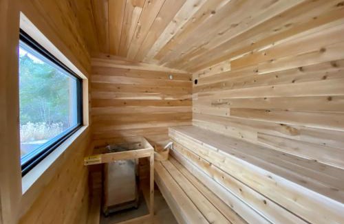 Mont-Tremblant House | La Maison Blanche Hot tub & Sauna