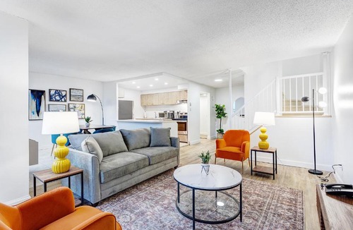 Milton Park Apartment | LaCité Cozy Apartment Close to Central Montreal
