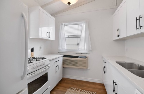 Leamington Cottage | Lake Daze, Lake Erie Cottage