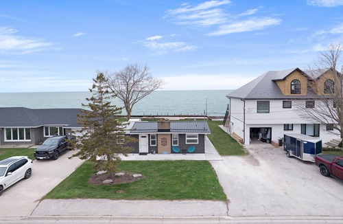 Leamington Cottage | Lake Daze, Lake Erie Cottage
