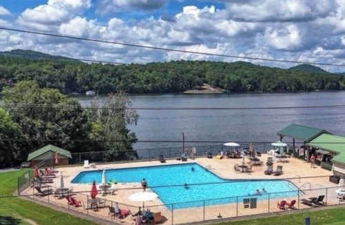 Mount Gilead House | Lake Escape on Lake Tillery/Gated Community/High Speed Internet
