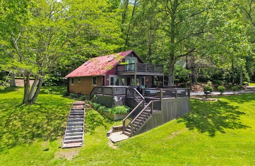 Topton Cabin | Lake Front Cabin with Private Dock, Hot tub and Fire Pit