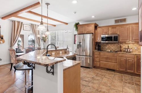 Mount Juliet House | LAKE FRONT HOME- HONKY TONKIN NEAR NASHVILLE & OUTDOOR KITCHEN TIKI HUT - PONTOON AVAILABLE