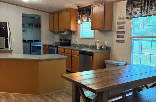 Bracey House | Lake Gaston Waterfront Retreat 3BR 2BA in Bracey VA