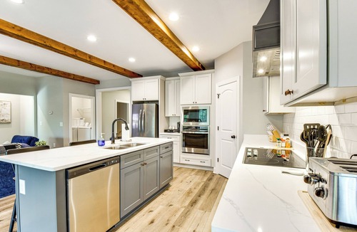 Lavonia House | Lake Hartwell Family Getaway w/Dock & Water Views